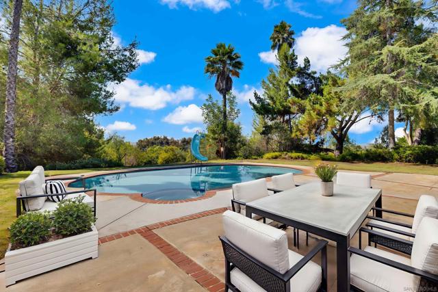 15235 Crestview Ct, Poway CA: https://media.crmls.org/mediaz/ee7ae759-39c4-4045-833d-3d7898260b9b.jpg