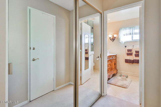 5260 Edgeware Drive, Calabasas CA: https://media.crmls.org/mediaz/ee7af2ee-4563-407b-8fce-16866868a876.jpg