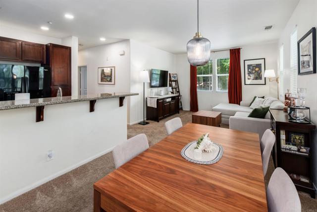 Detail Gallery Image 11 of 31 For 451 Avenida De La Luna, Vista,  CA 92083 - 2 Beds | 2 Baths