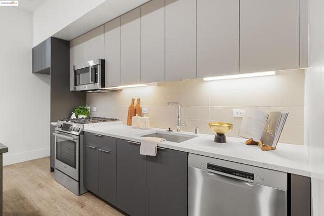 1545 32nd St, Oakland CA: https://media.crmls.org/mediaz/ee7bad03-8f2b-4c51-89a4-b1e789871b8b.jpg
