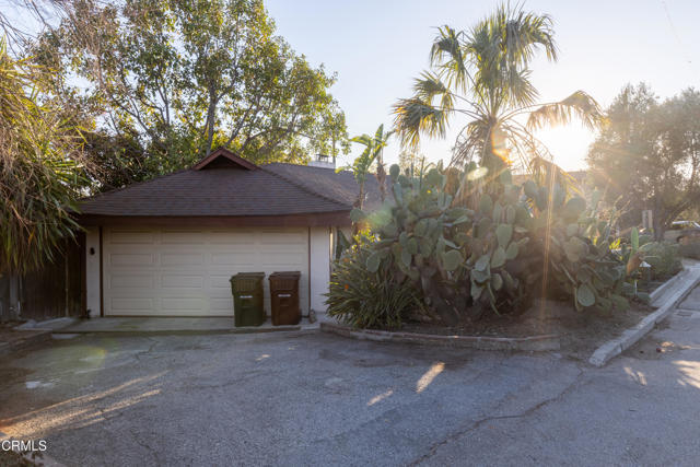 4901 Angeles Crest Circle, La Canada Flintridge CA: https://media.crmls.org/mediaz/ee7bc89e-5514-4bb1-9698-863b9f65fcbb.jpg