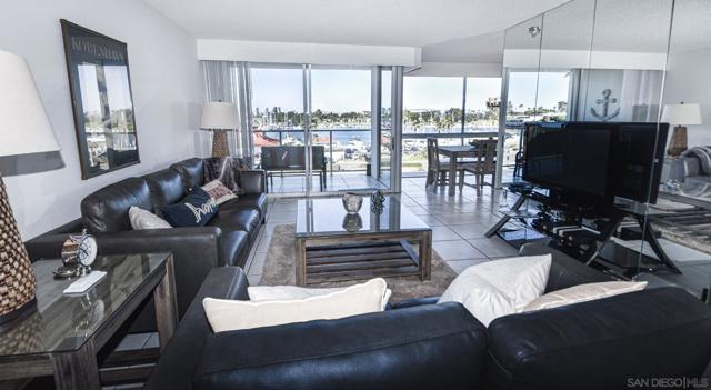 1710 Avenida Del Mundo, Coronado CA: https://media.crmls.org/mediaz/ee7bda3f-3be2-4014-bbc7-767f7339c592.jpg