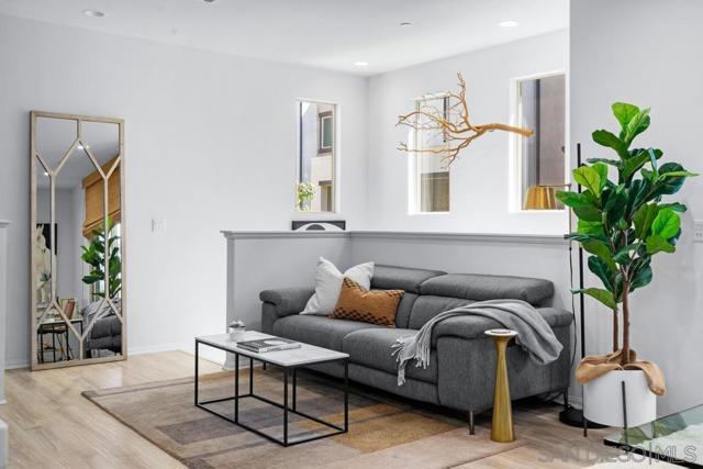2445 Verano Way, Vista CA: https://media.crmls.org/mediaz/ee7c39b4-3e7d-4091-91d8-875fd006a1a2.jpg