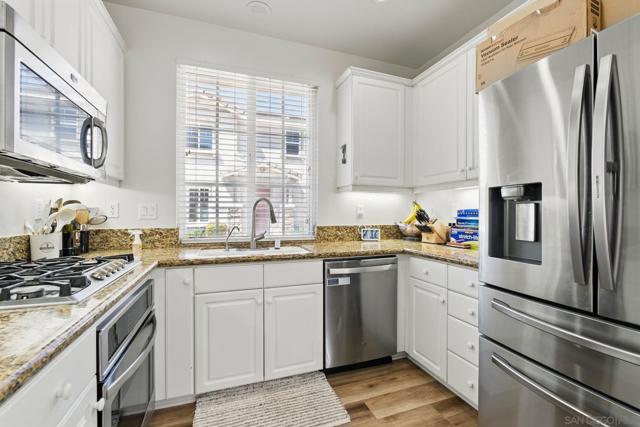 2855 Bear Valley Rd, Chula Vista CA: https://media.crmls.org/mediaz/ee7c4043-e29b-40b6-82f3-bb28b14ca952.jpg