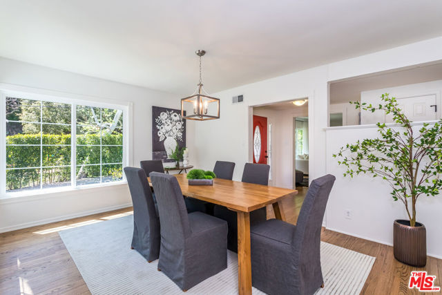 3634 Mandeville Canyon Road, Los Angeles CA: https://media.crmls.org/mediaz/ee7c9d8f-9b42-4054-a40c-2140916e0efb.jpg