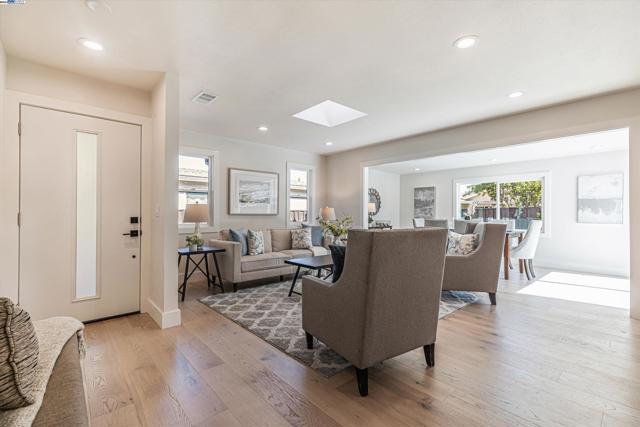 Image 8 of 49 For 344 Silvertip Ct