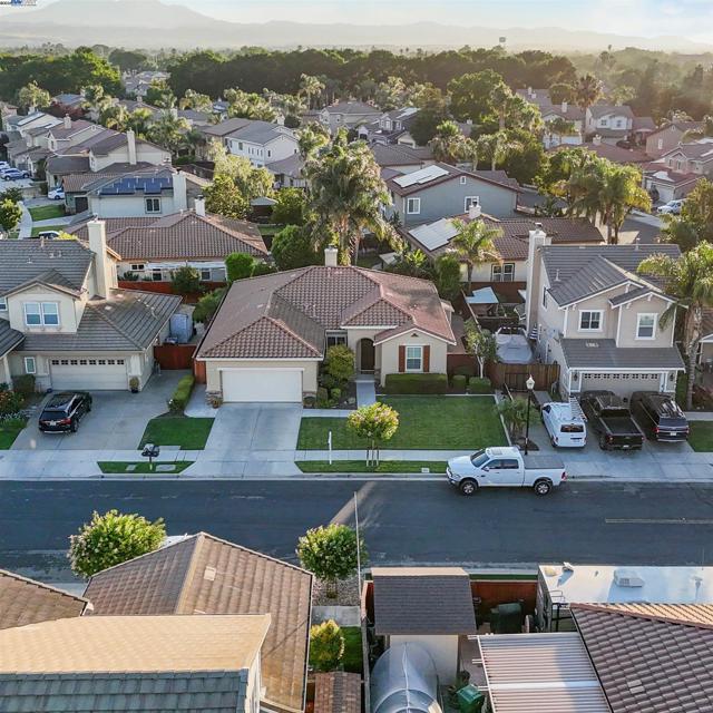 443 Collis St, Brentwood CA: https://media.crmls.org/mediaz/ee7cb291-ce47-4862-b0ad-ae2431a79af2.jpg