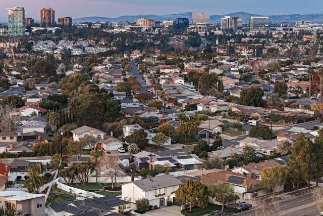 3624 Governor Dr, San Diego CA: https://media.crmls.org/mediaz/ee7cf985-3727-45a0-a07f-0050aaa0a83e.jpg