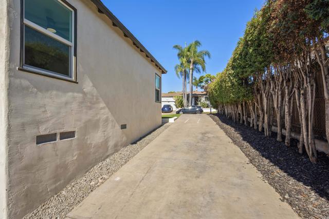 4138 Blackton Dr, La Mesa CA: https://media.crmls.org/mediaz/ee7d5efc-ba6f-4143-b702-c6ee2c0e31d8.jpg