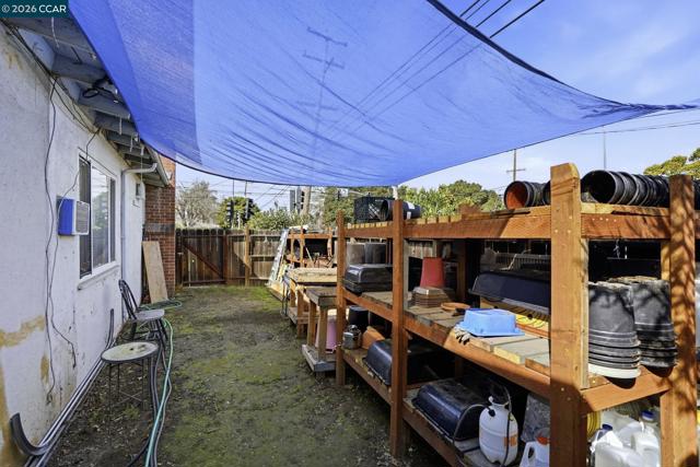 1990 Sunshine Dr, Concord CA: https://media.crmls.org/mediaz/ee7d8caa-da82-4a6a-896f-9a85ba4a950c.jpg