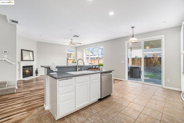 1008 Finn Way, Brentwood CA: https://media.crmls.org/mediaz/ee7d8d4e-aab6-4067-8959-9f422a798661.jpg