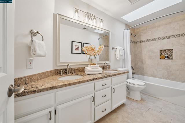 3746 Deer Trail Ct, Danville CA: https://media.crmls.org/mediaz/ee7dc33b-d937-467e-bcd2-3ed8992647d5.jpg
