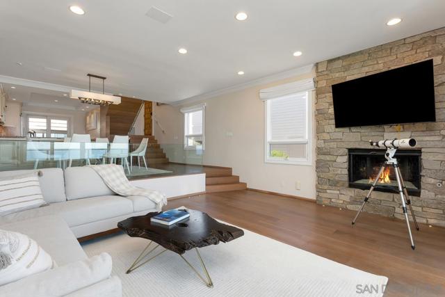 270 Surfview Ct, Del Mar CA: https://media.crmls.org/mediaz/ee7dc5f3-9c50-4bba-98ce-76779b28948f.jpg