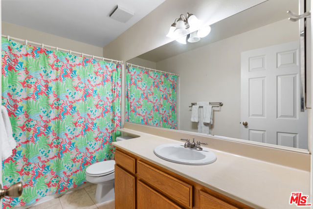 2405 34th Street, Santa Monica CA: https://media.crmls.org/mediaz/ee7dfa6d-2319-43ad-bfa4-af69e6a0b093.jpg