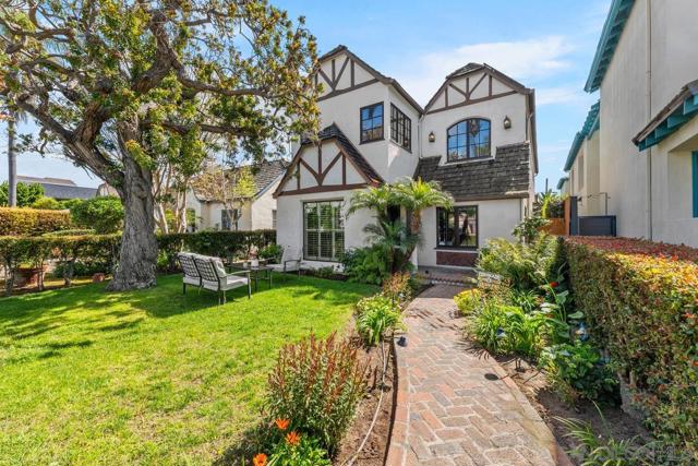 755 F Ave, Coronado CA: https://media.crmls.org/mediaz/ee7e17c2-82dc-4579-a636-ee333e152ca4.jpg