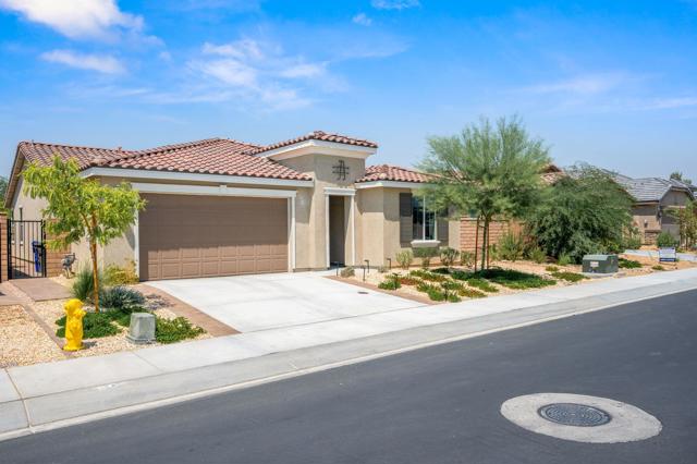 42811 Torno Place, Indio CA: https://media.crmls.org/mediaz/ee7e1931-0910-495d-bba4-00eb77c8c299.jpg