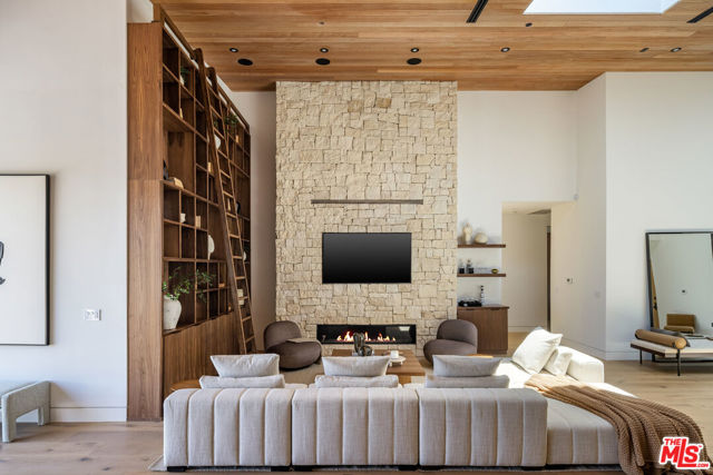 9715 Arby Drive, Beverly Hills CA: https://media.crmls.org/mediaz/ee7e5c6e-ddf3-4fe6-b509-b142a9a7249f.jpg