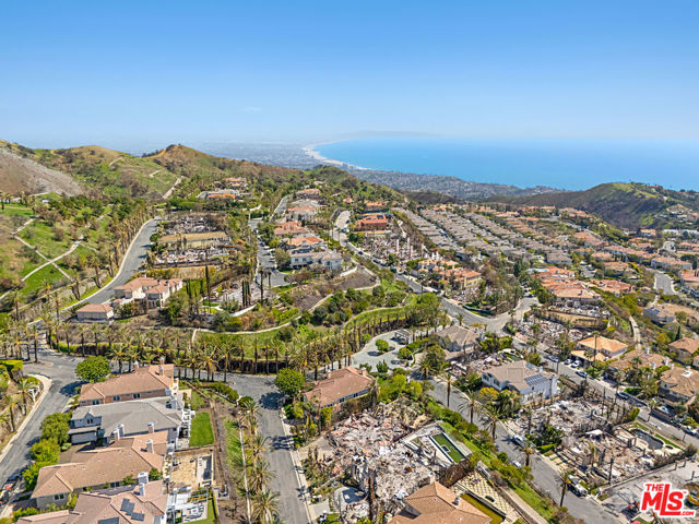16814 Calle Bellevista, Pacific Palisades CA: https://media.crmls.org/mediaz/ee7e89d9-c346-4760-9247-4164a96d3cdc.jpg