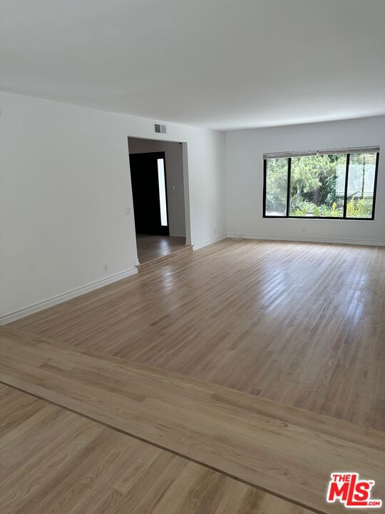 9781 Blantyre Drive, Beverly Hills CA: https://media.crmls.org/mediaz/ee7ecf72-2893-4a52-8226-68f05d9a679d.jpg