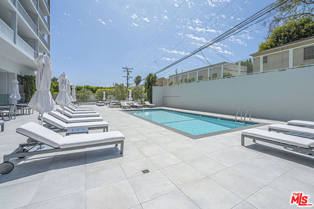 999 N Doheny Drive, West Hollywood CA: https://media.crmls.org/mediaz/ee7fc23b-f3a3-4cb5-9a0b-12b0286a1b0f.jpg
