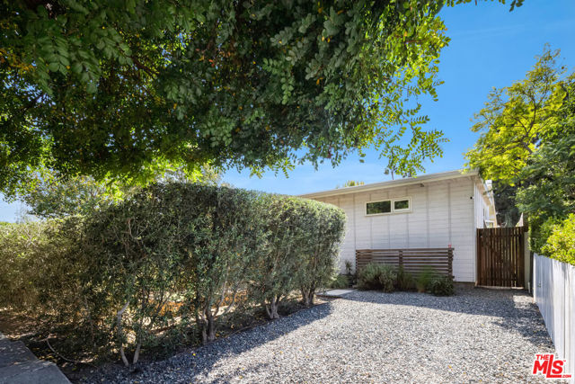 3537 Beethoven Street, Los Angeles CA: https://media.crmls.org/mediaz/ee80e303-a880-4297-9b5c-ab26e637e54f.jpg
