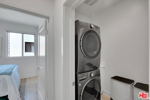2927 Exposition Place, Los Angeles CA: https://media.crmls.org/mediaz/ee811eb5-c085-4420-85bc-7b230b5c01b3.jpg