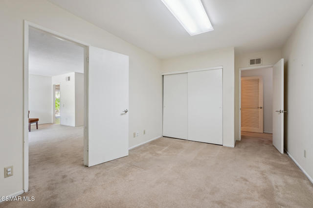 3034 Rollings Avenue, Thousand Oaks CA: https://media.crmls.org/mediaz/ee813576-f479-4153-943b-83a75dd1836e.jpg