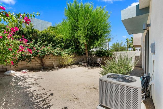 252 Breeze Loop, Palm Springs CA: https://media.crmls.org/mediaz/ee813b30-35ac-4759-9a4a-9147b31a34a7.jpg