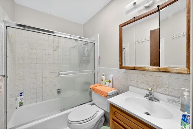 476 7th Avenue, San Francisco CA: https://media.crmls.org/mediaz/ee81b1a5-2dcb-4a0c-b429-2e2af2169c7c.jpg
