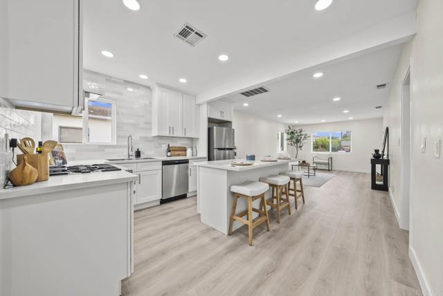 Detail Gallery Image 2 of 38 For 4733 Soria Dr, San Diego,  CA 92115 - 5 Beds | 3 Baths