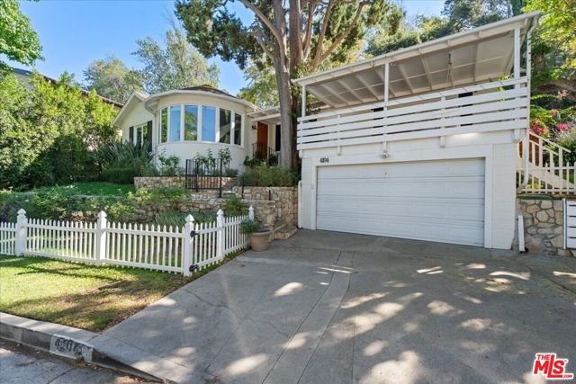 4104 Saugus Avenue, Sherman Oaks CA: https://media.crmls.org/mediaz/ee8244b0-bd00-4353-a4e9-91ef62cd0e9a.jpg