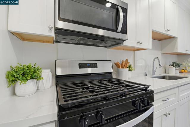 1035 Orange st, Concord CA: https://media.crmls.org/mediaz/ee82854b-5e38-4e0d-a75c-0d3ad112fc4a.jpg