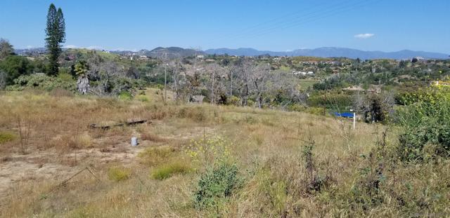 3240 Via Del Cielo, Fallbrook CA: https://media.crmls.org/mediaz/ee82cc04-a7d0-404e-bf86-1256ec957f47.jpg