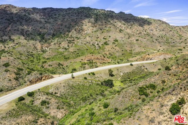 1 Kanan Rd, Agoura Hills CA: https://media.crmls.org/mediaz/ee831900-2b78-482c-976c-d51dc3dfa49e.jpg