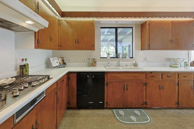 Detail Gallery Image 3 of 68 For 6045 Broadmoor Dr, La Mesa,  CA 91942 - 3 Beds | 1/1 Baths