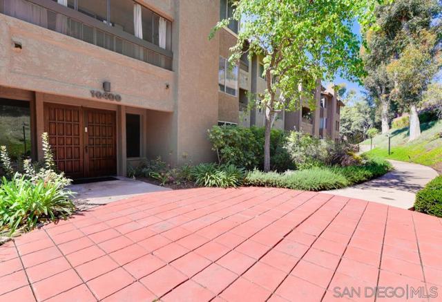 10400 Caminito Cuervo, San Diego CA: https://media.crmls.org/mediaz/ee8412ba-c492-4957-997b-933805c960c2.jpg