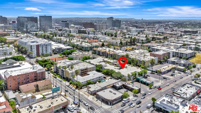 320 S Ardmore Avenue, Los Angeles CA: https://media.crmls.org/mediaz/ee84f64a-fb66-46d1-8d24-9f0bf4af298e.jpg