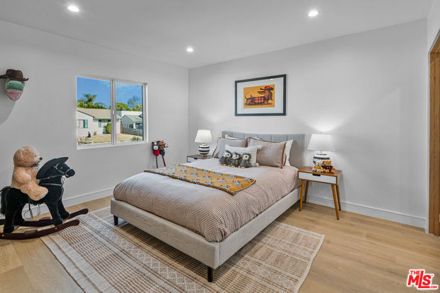 17624 Martha Street, Encino CA: https://media.crmls.org/mediaz/ee85faf6-0208-4379-ab80-9c96f8edb3be.jpg