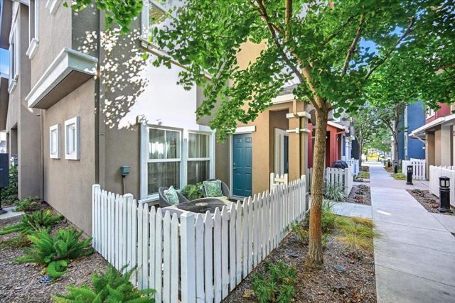 917 Alegre Place, San Jose CA: https://media.crmls.org/mediaz/ee863965-f381-4ae5-8cb5-3d3711a82e24.jpg