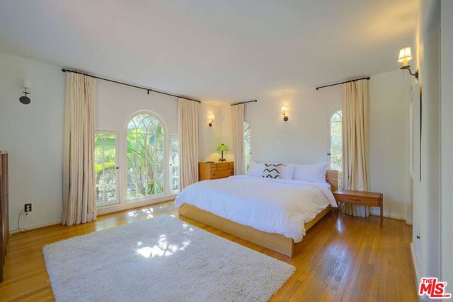4778 Cromwell Avenue, Los Angeles CA: https://media.crmls.org/mediaz/ee86549e-48cf-425e-8559-34f9cfa44683.jpg