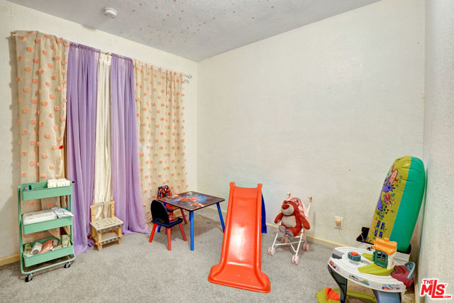 6230 Peach Avenue, Van Nuys CA: https://media.crmls.org/mediaz/ee86b186-77a3-411d-920c-856a06e5797a.jpg
