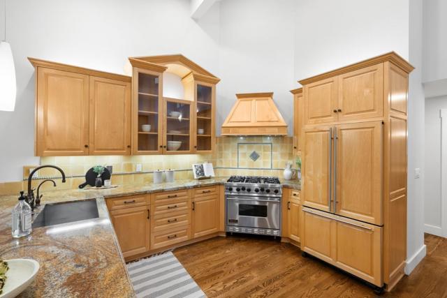 21 Valley Oak Street, Portola Valley CA: https://media.crmls.org/mediaz/ee8743d3-3af0-40e2-a3df-aead89dbfa2e.jpg