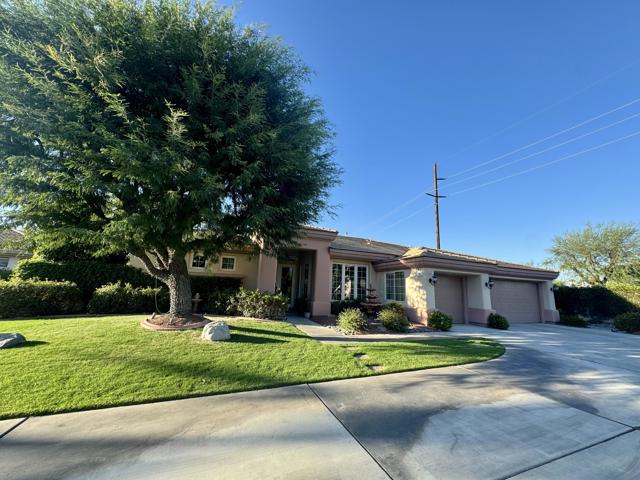 34 Calle La Reina, Rancho Mirage CA: https://media.crmls.org/mediaz/ee87484a-9f53-41f0-9fba-a996e67f4ade.jpg