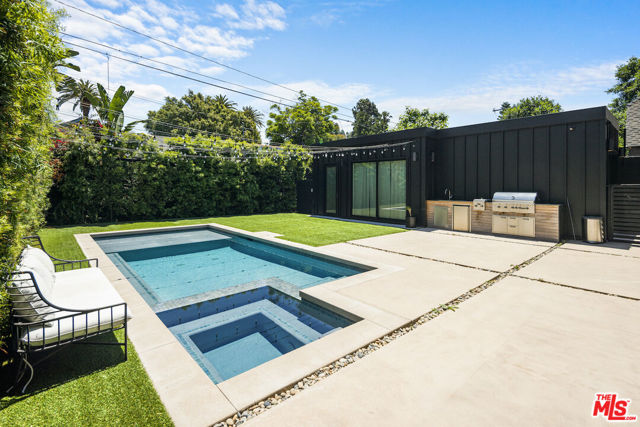 436 N Plymouth Boulevard, Los Angeles CA: https://media.crmls.org/mediaz/ee878913-893f-4efd-a383-2e8a4d56356f.jpg