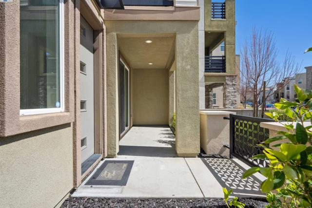 5813 Huntley Ave, Dublin CA: https://media.crmls.org/mediaz/ee87a3ff-ce4c-4629-ada6-fe6d90029425.jpg