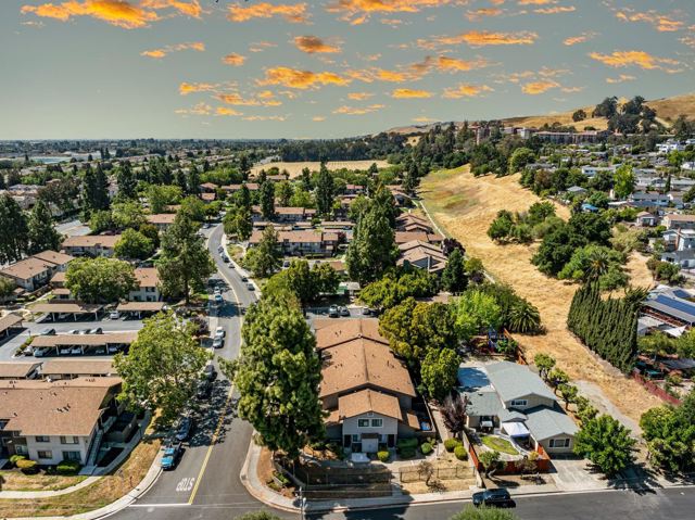 213 Ladera Plz, Union City CA: https://media.crmls.org/mediaz/ee883d6e-1637-4d47-a1d0-aff19b79acd0.jpg