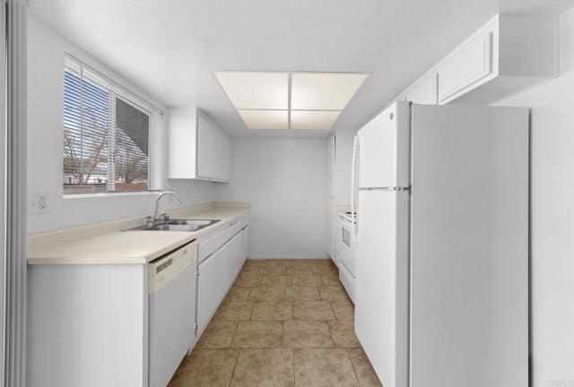 233 N Inez Street, Hemet CA: https://media.crmls.org/mediaz/ee887bde-c8eb-4dfe-8f82-9b6bb2de7ff9.jpg
