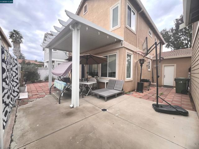 430 Chestnut Street, Brentwood CA: https://media.crmls.org/mediaz/ee88f057-20c2-40fe-a0f0-42c341d4d5c4.jpg