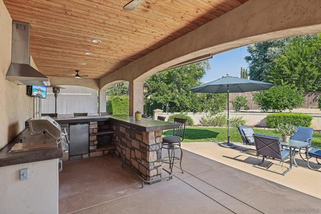 16112 Arena Drive, Ramona CA: https://media.crmls.org/mediaz/ee893934-3063-4a7f-816c-c60f575721a7.jpg