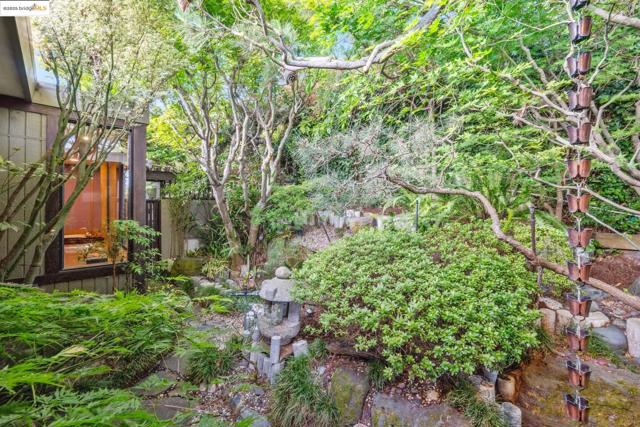 7046 Cutting Blvd, El Cerrito CA: https://media.crmls.org/mediaz/ee897a1a-9998-4a0b-a341-c8309a64ae65.jpg